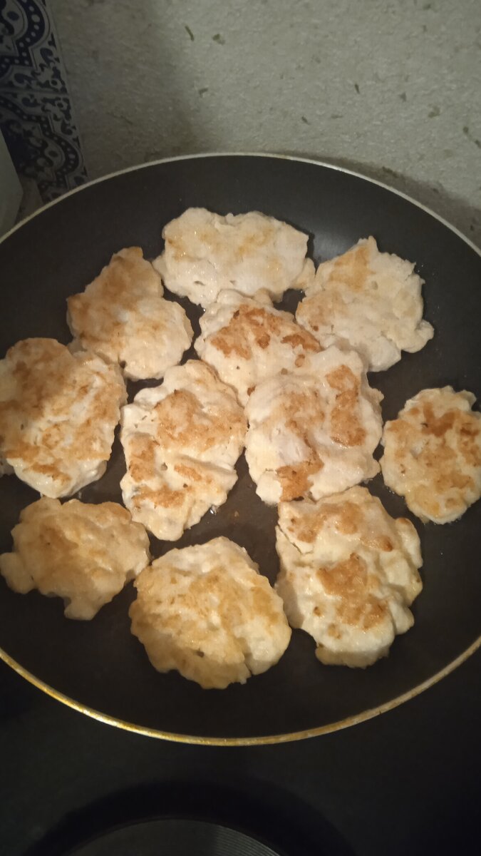 Ну очень вкусные котлетки, устоять невозможно. 