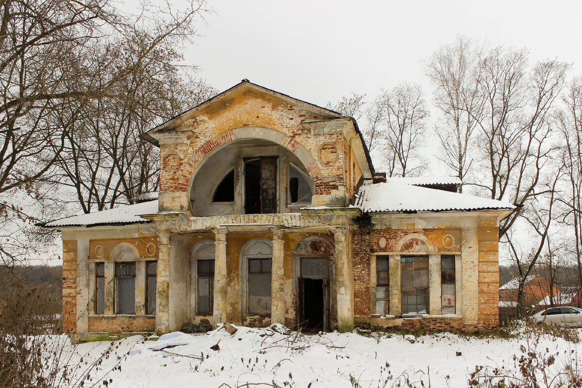 Разрушенная усадьба Ляхово, где снимали "Формулу любви" (мое фото 2016 года)