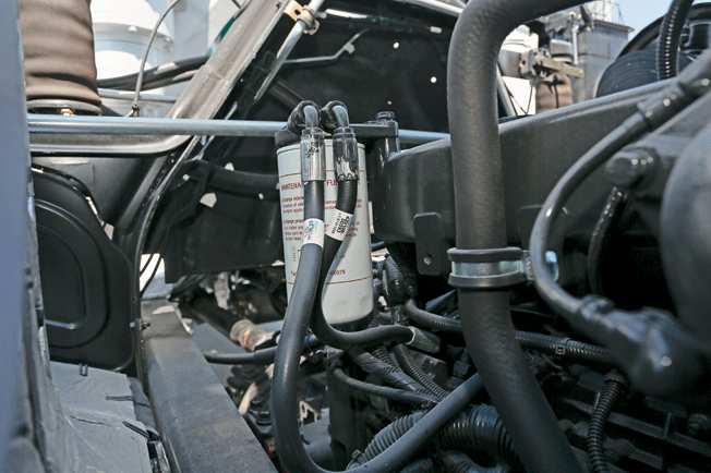 Топливный фильтр-отстойник стоит на раме. Полезная опция