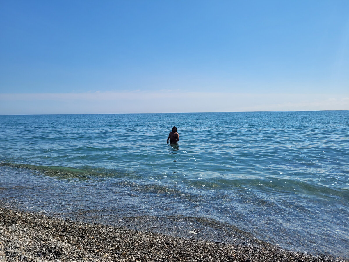 Марко купается в Черном море