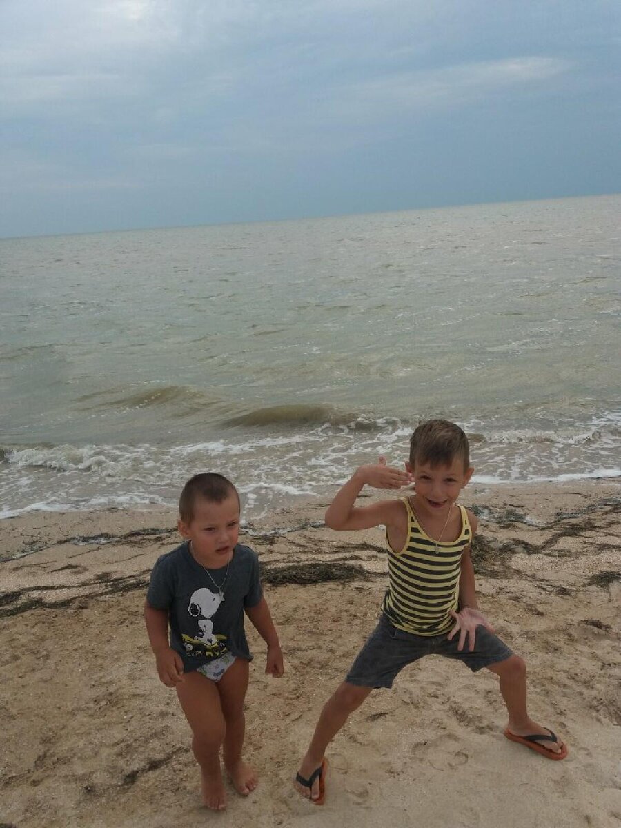 Слева Миша, справа Костя.