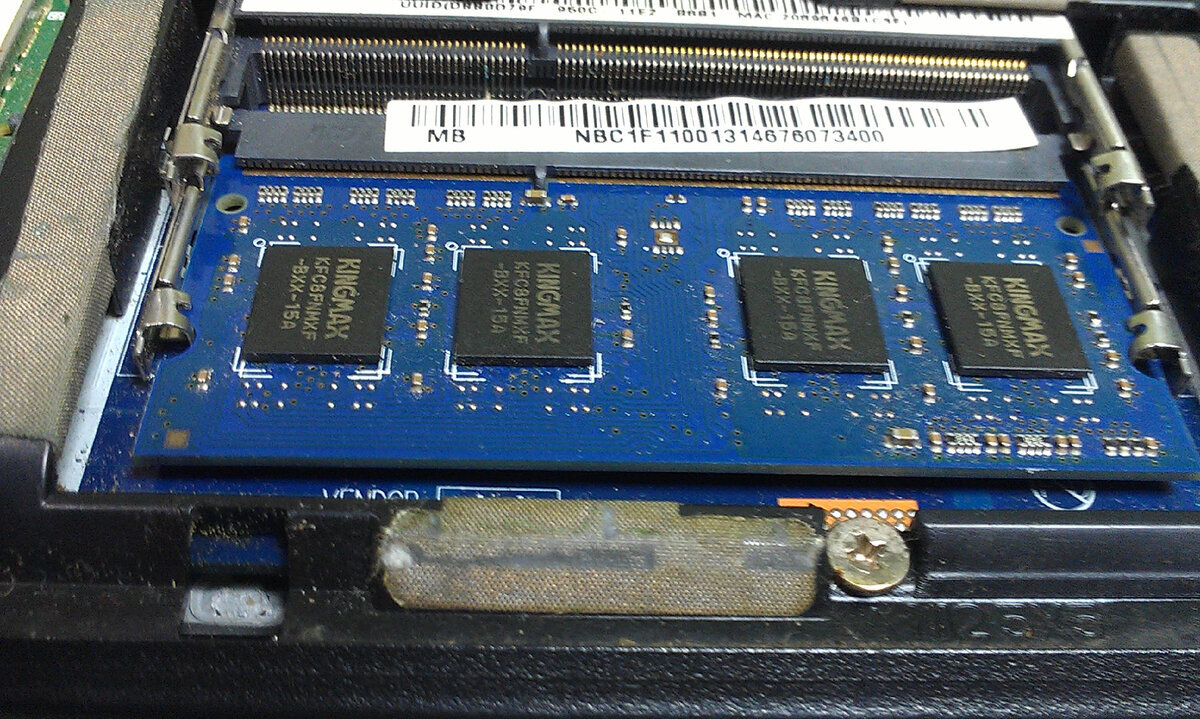 Вынимаем ОЗУ