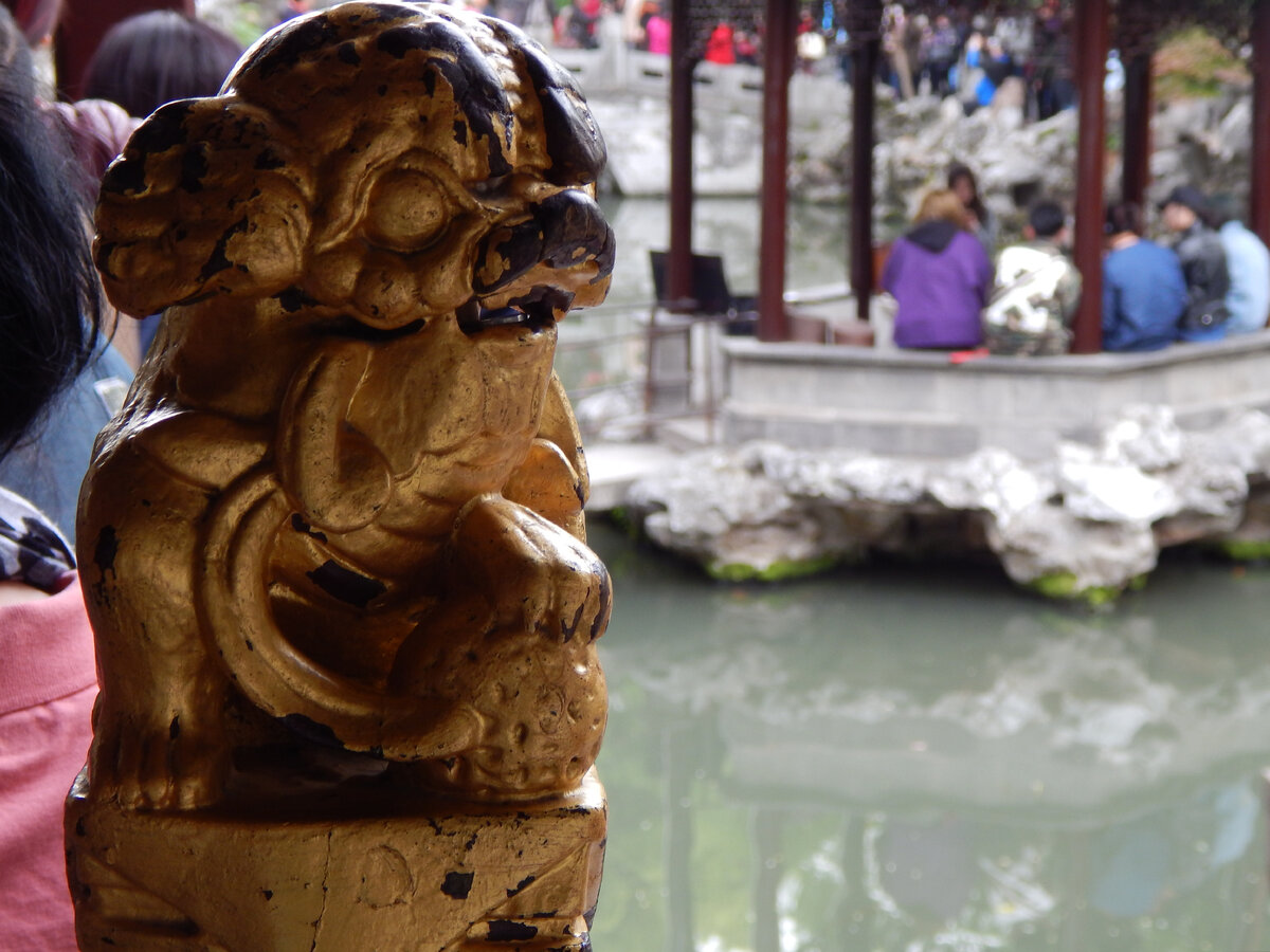 Традиционный хранитель китайского сада