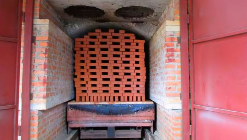 Камера кирпич. Кирпич упал. Камера кирпич. Реал брик. Камерная сушка кирпича сырца.