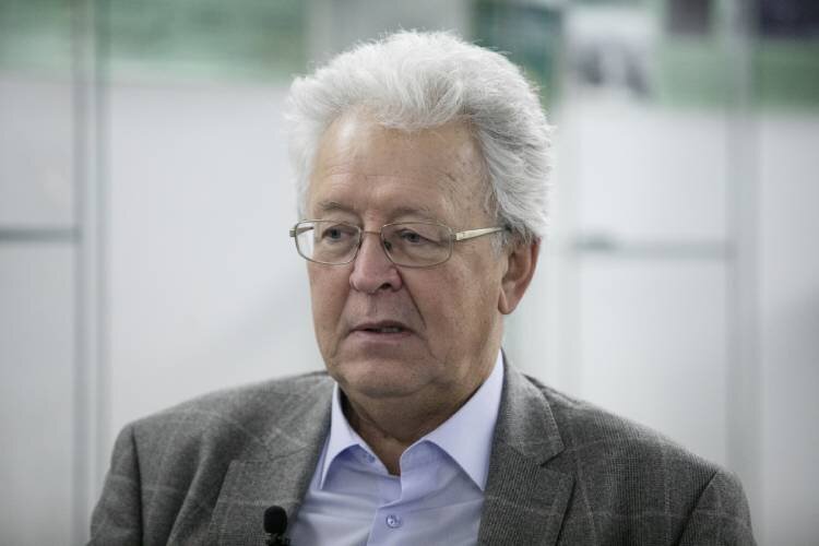 Валентин Катасонов: «В апреле МВФ пересмотрел прогноз, понизив прирост мирового ВВП до 3,6 процента. В июле произошла еще одна корректировка прогноза в сторону снижения до 3,2 процента». Фото: «БИЗНЕС Online»