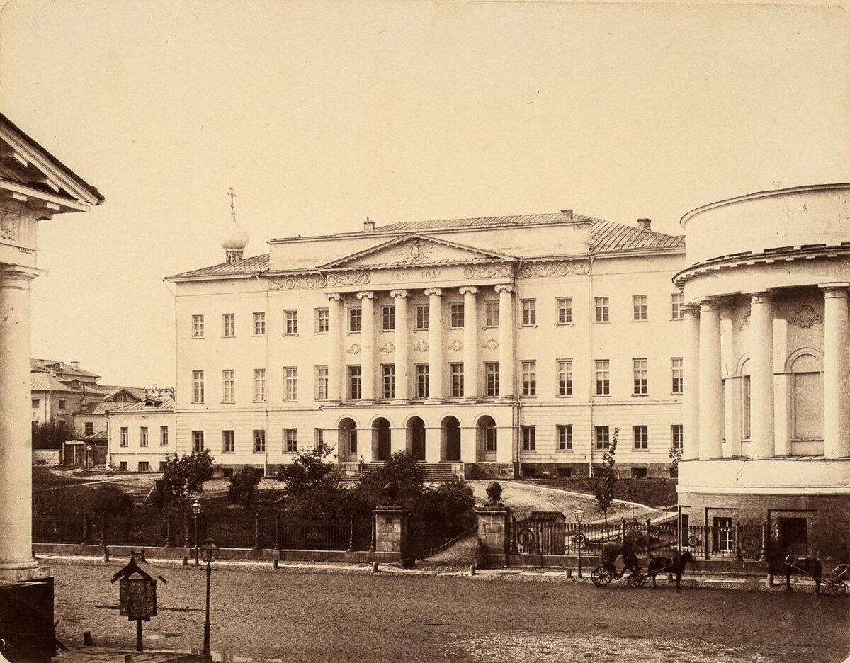 Здания Московского университета на Моховой. 1902