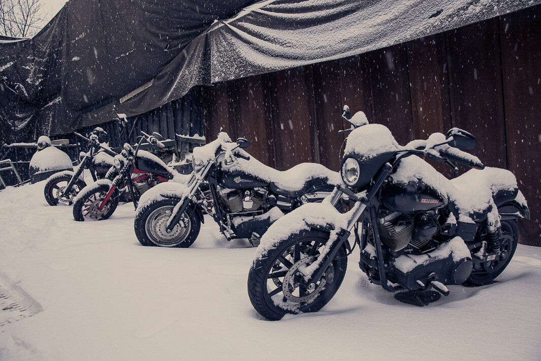 Мотик зимой. Байкеры зимой. Мотоцикл зимой. Мото зимой. Мотоцикл зимой.