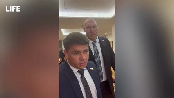 Депутаты Сергей Боярский и Николай Валуев комментируют решение о приостановке программы КРТ до 2024 года. Видео © Telegram / Сергей Боярский