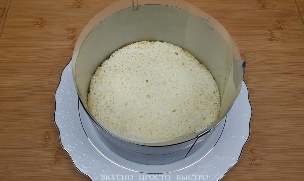 Бисквитный торт с йогуртовым кремом - рецепт на канале Вкусно Просто Быстро