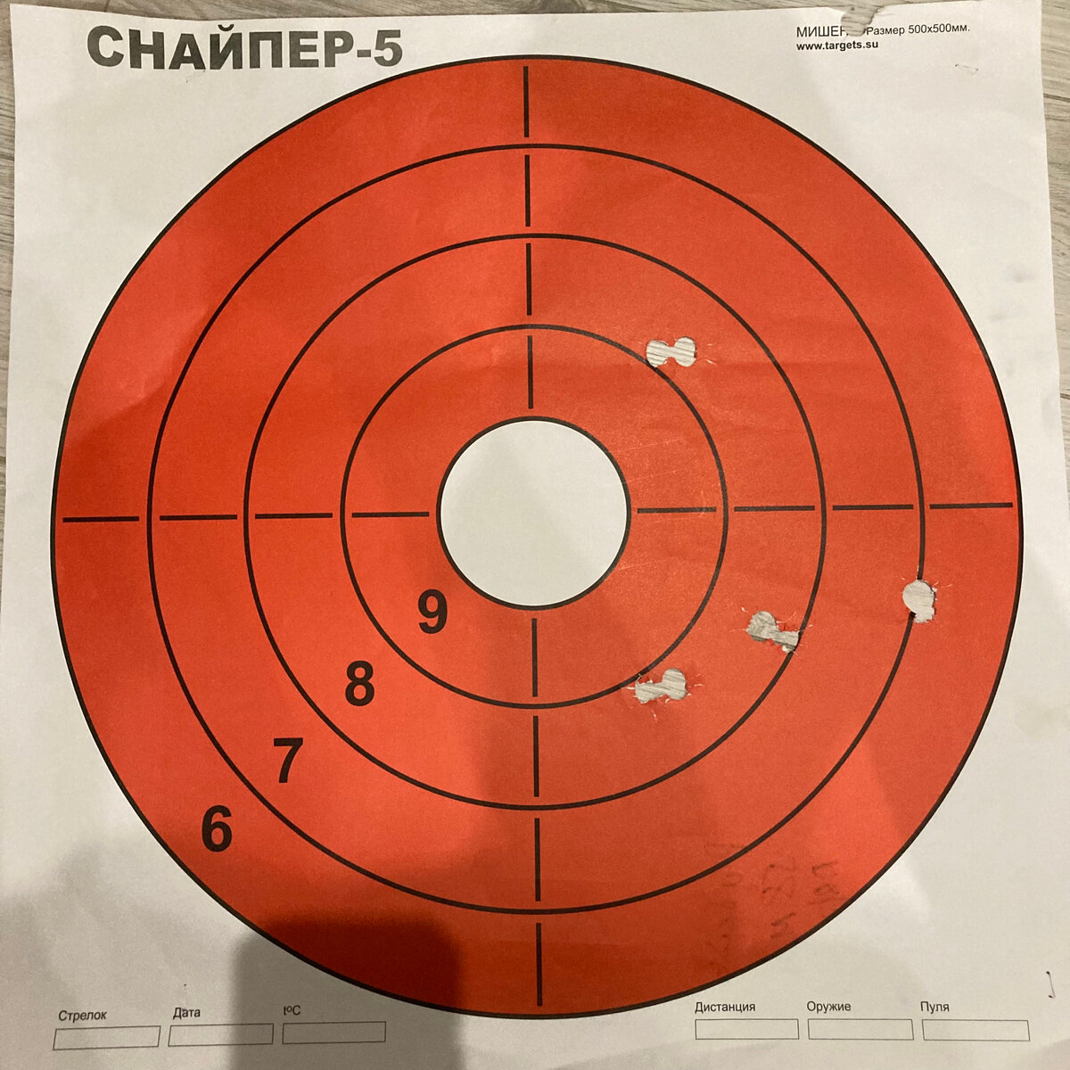 На дистанции 58 метров все пять пуль попали в лист, но три из них явно потеряли стабилизацию. Если для Бизона "парадокс" результат явно улучшил, то для оригинальной пули Рубейкина он скорее вреден. К сожалению, у меня было слишком мало пуль для того, чтобы отстрелять контрольную группу из ствола без парадокса, но вспоминая свои давнишние опыты с ней могу предположить, что результат был бы лучше. 