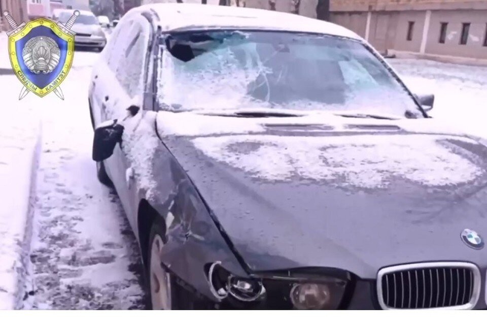     Водитель BMW сбил насмерть пешехода в Солигорске. Фото: стоп-кадр | видео СК