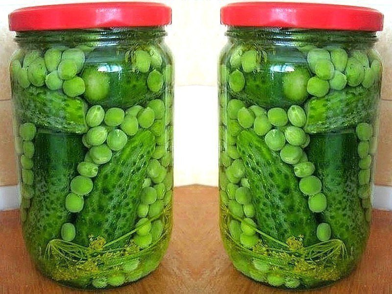Набор для "Оливье". Огурцы и зелёный горошек. На 1 л. банку: 350 гр. воды + 1 ст. ложка соли (без горки) + 2 ст. ложки сахара +1 ст. ложка 9% уксуса + чеснок + специи по вкусу. Горошек предварительно отварить 15-20 минут, промыть. Дважды залить кипятком, третий раз маринадом, закатать.Пожалуйста поставьте лайк и подпишись!!!! 