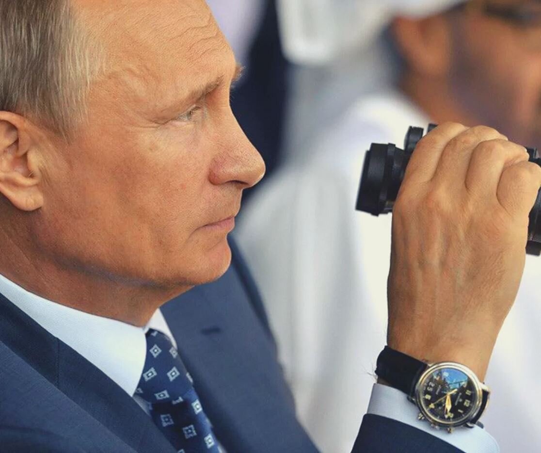 На какой руке носить часы мужские. Часы Путина Patek Philippe. Blancpain часы Путина. Часы Патек Филип Путина.
