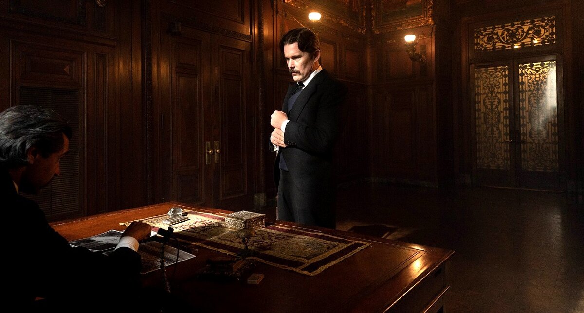 Здесь Никола Тесла (в центре) волей-неволей цитирует  Михаила Самуэлевича Паниковского: "Дай миллион! Дай один миллиончик! У него много миллионов, а у меня ничего...". 