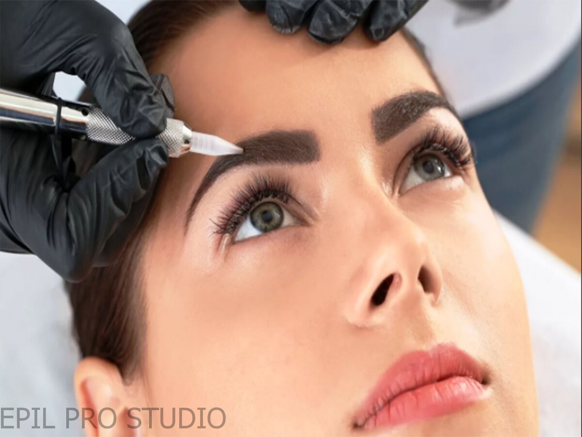 процедура создания пудровых бровей