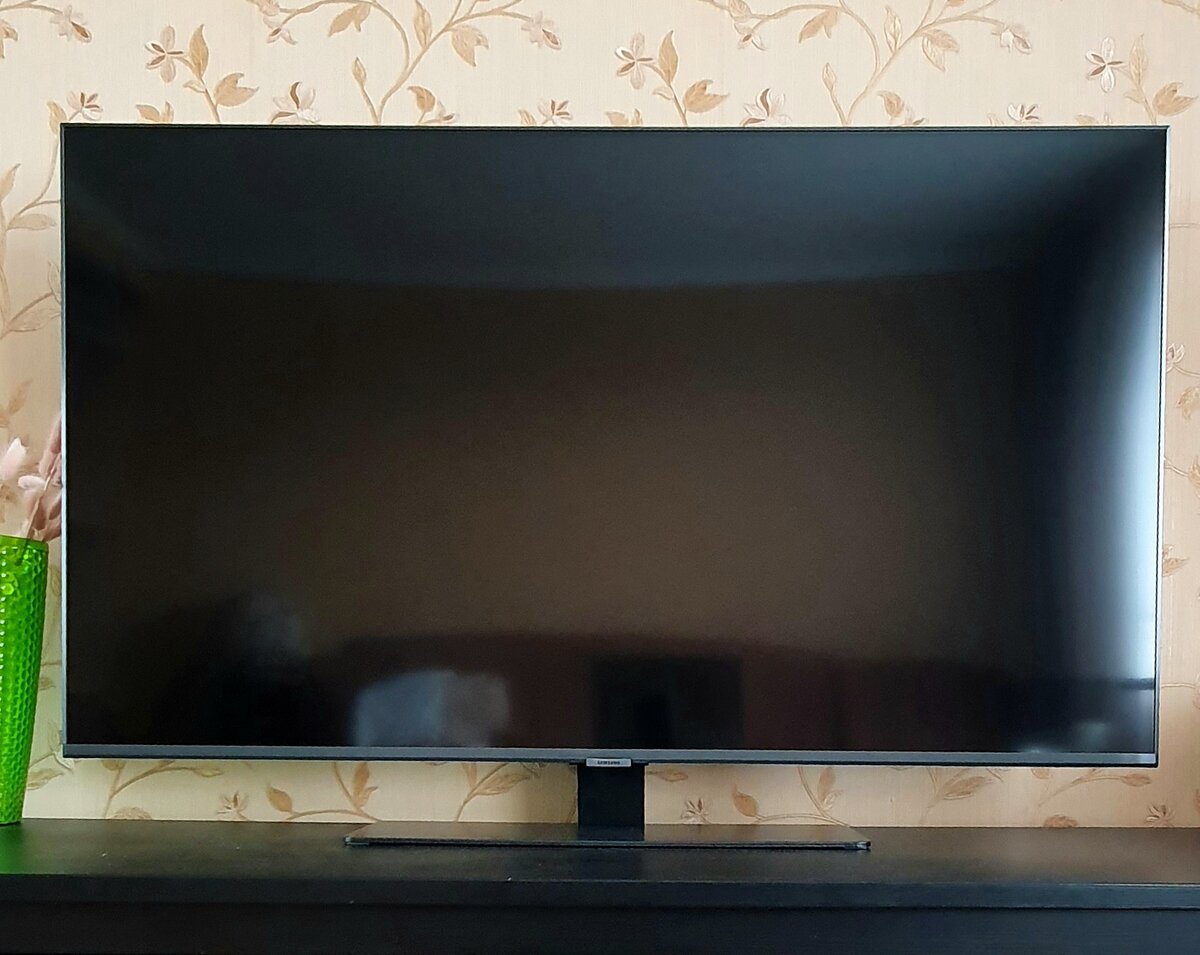  Внешний вид Samsung Q80T, профиль