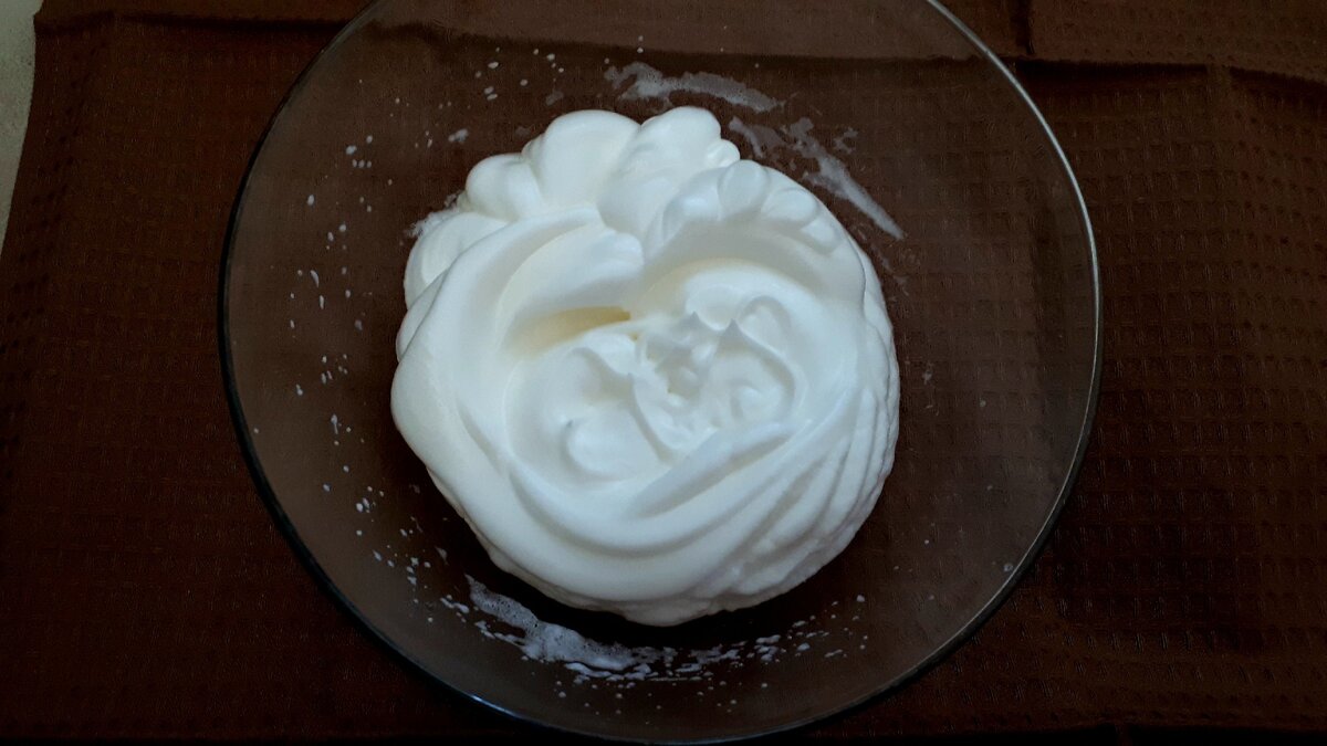 Взбитые белки с сахаром