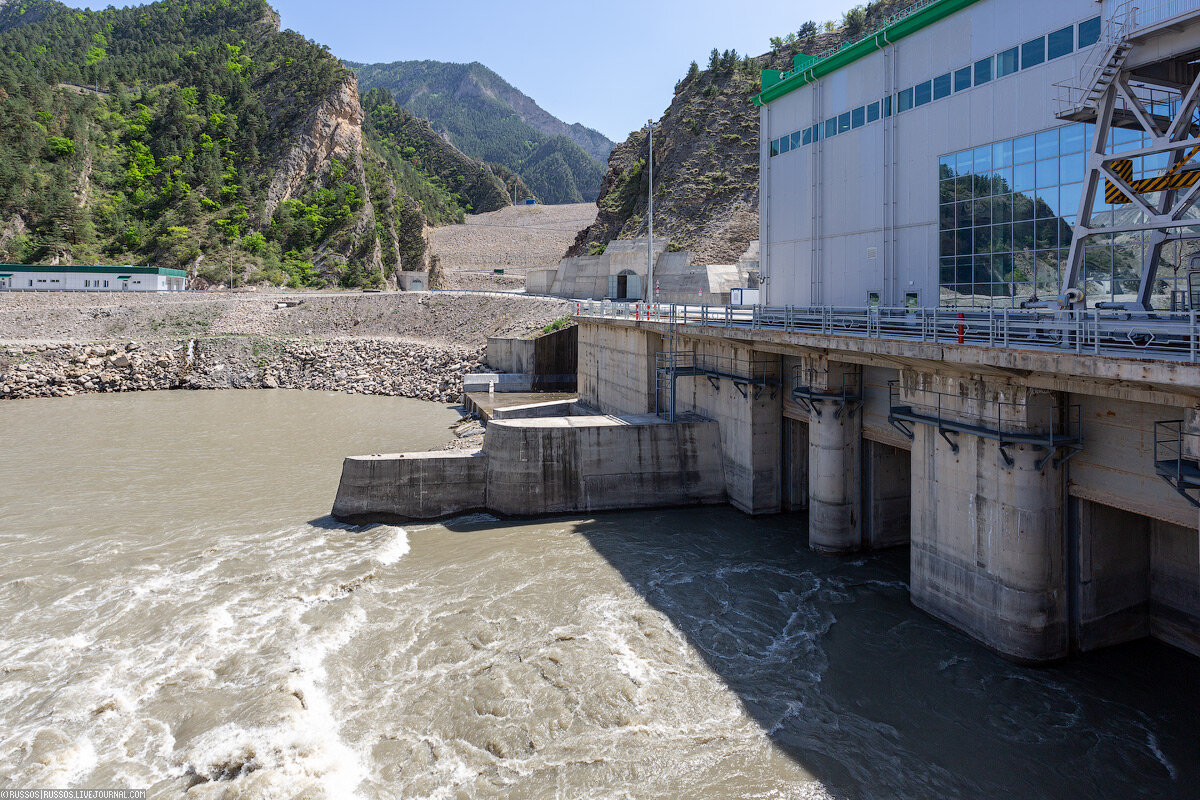 Чиркейская ГЭС водосброс