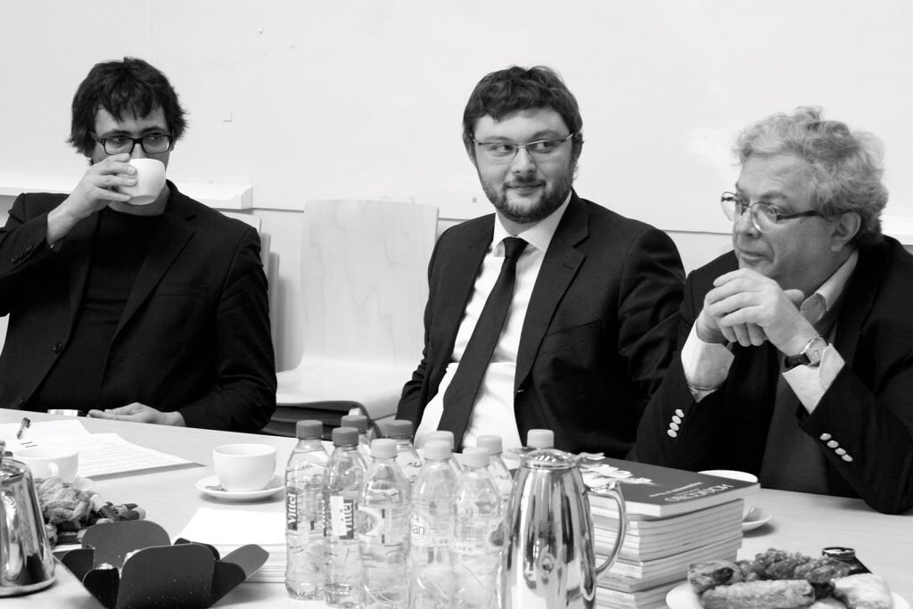 Дмитрий Озерков, Василий Церетели, Александр Боровский, 2012 Круглый стол «Новые музейные стратегии». Центр медиа, архитектуры и дизайна «Стрелка»
Фотография: (c) Любовь Фомичёва