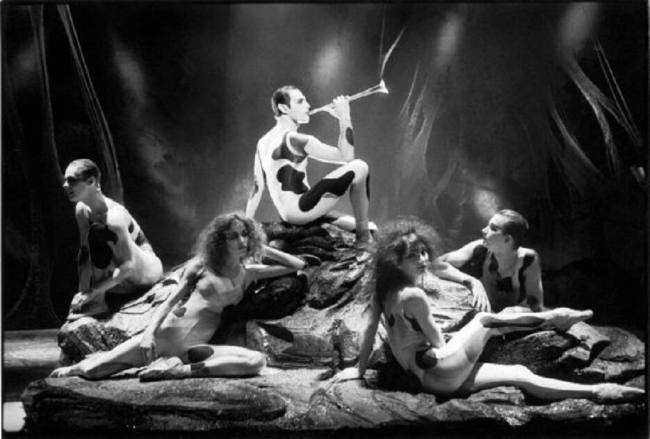 Кадр из клипа «I Want to Break Free» 