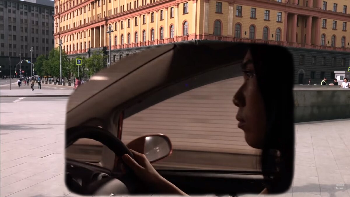 Японская певица Нацуки [фотоколлаж из кадров музыкальных клипов группы "Ичиго Тануки" на песни "Музыка нас связала" (кандзи 音楽に結ばれて) и "Прекрасное далеко" (кандзи 素敵な未来)]