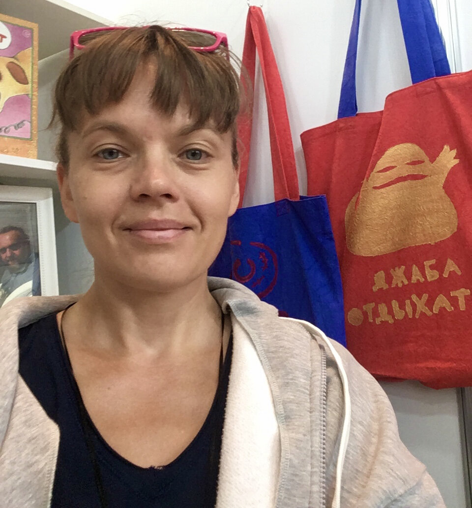 Катя наконец-то поняла что-то  важное и очень довольна