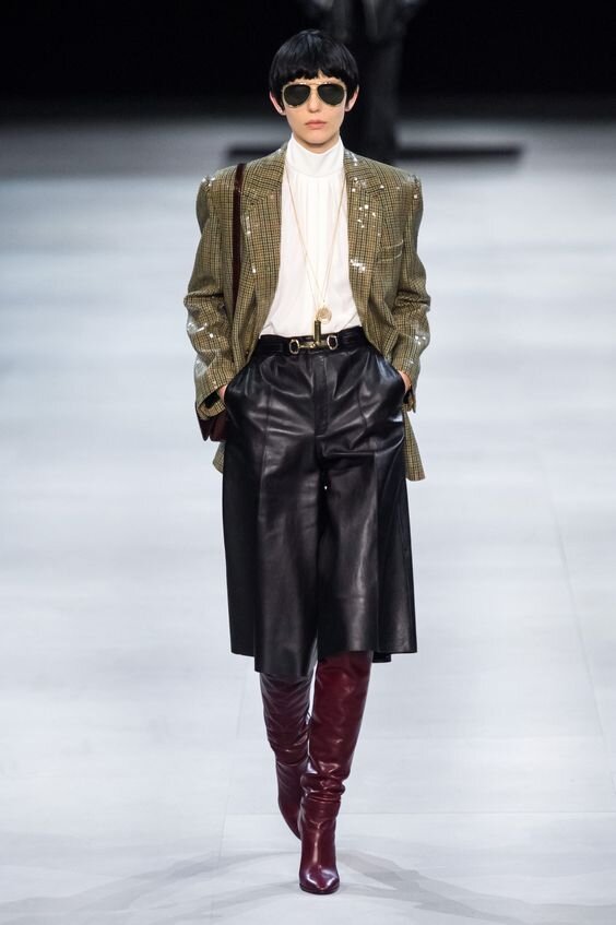 Кожаные бермуды - интересный вариант для офиса