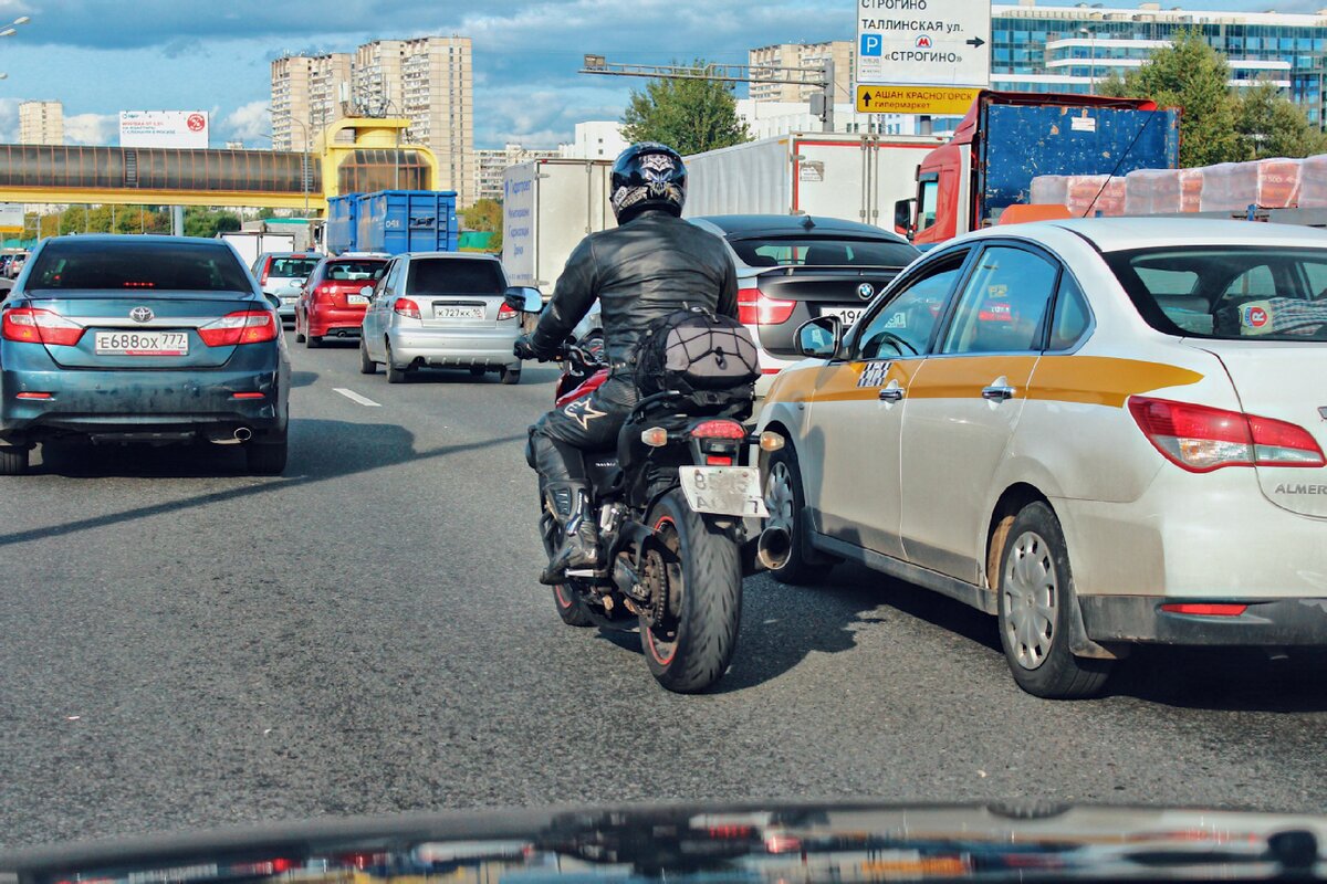 Необходимы поправки в ПДД, разрешающие мотоциклам ездить по левой обочине  МКАД, согласны? | ЗахароV Drive | Дзен