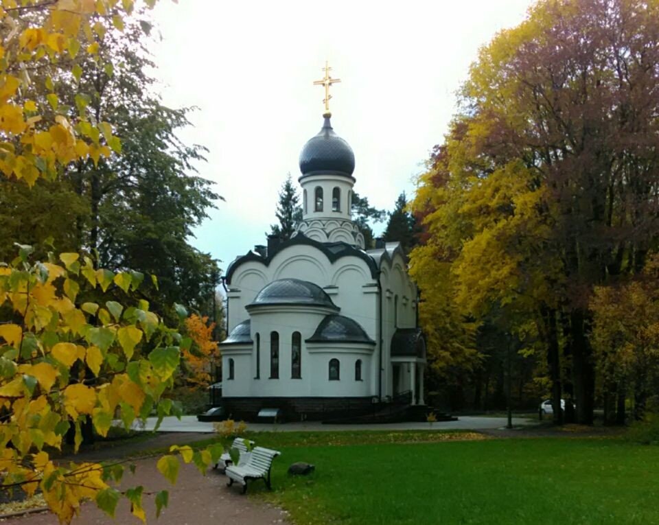 Храм Покрова Пресвятой Богородицы осень