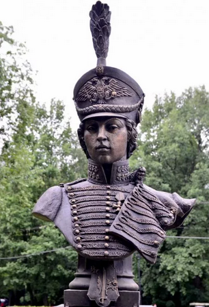 «Седло было моею первою колыбелью; лошадь, оружие и полковая музыка — первыми детскими игрушками и забавами». Надежда Дурова.