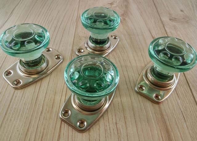 И это дверные ручки для всей великой державы...