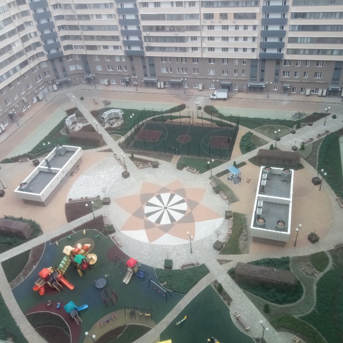 Вот так выглядет двор в ЖК.