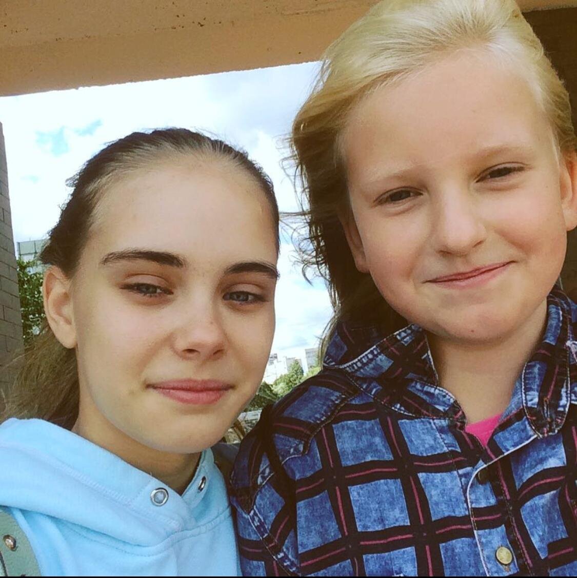 Я и моя подруга Ксюша.