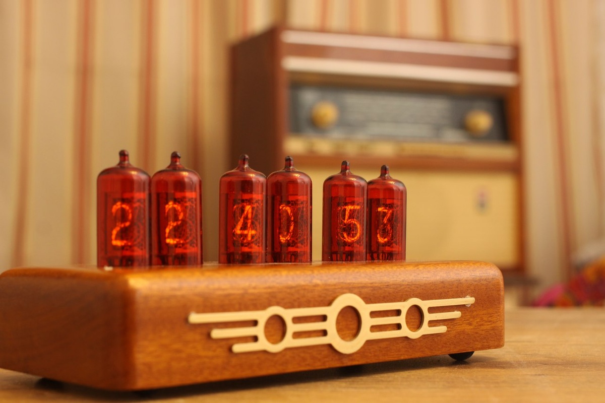 Ламповые часы NixieLab, созданные Александром. 