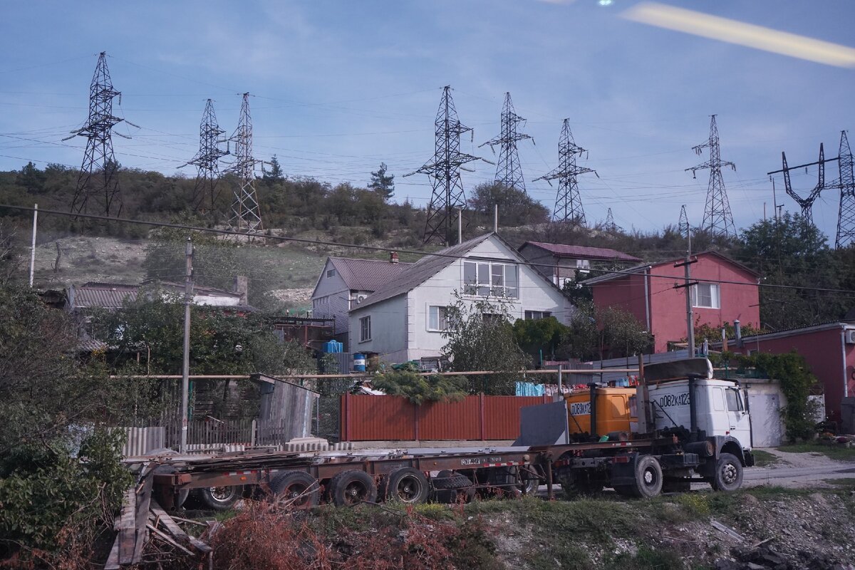 Предвкушение Новороссийска из окна Ласточки.