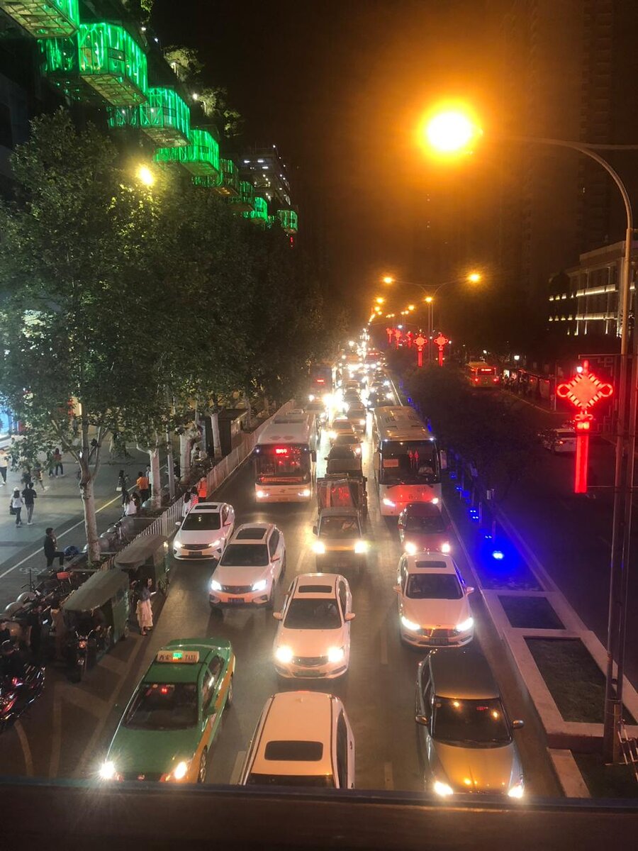 Огни ночного города Сиань (фото автора)