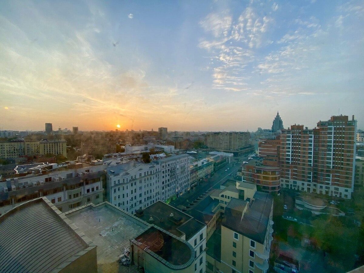 Кстати, с этой стороны как раз был рассвет :)