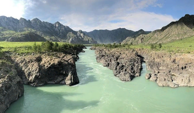  Ставьте палец вверх и получайте эксклюзивный контент с Алтая в ленту. Тут нет политики 