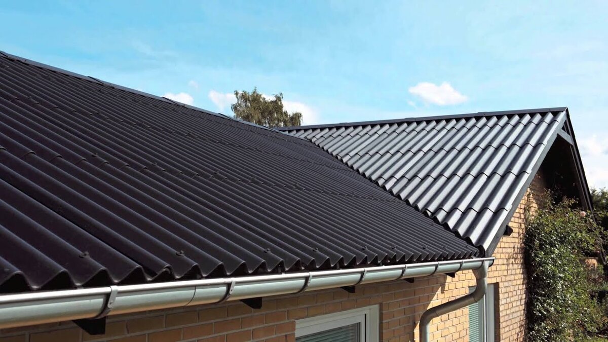 Крыша дома, покрытая ондулином