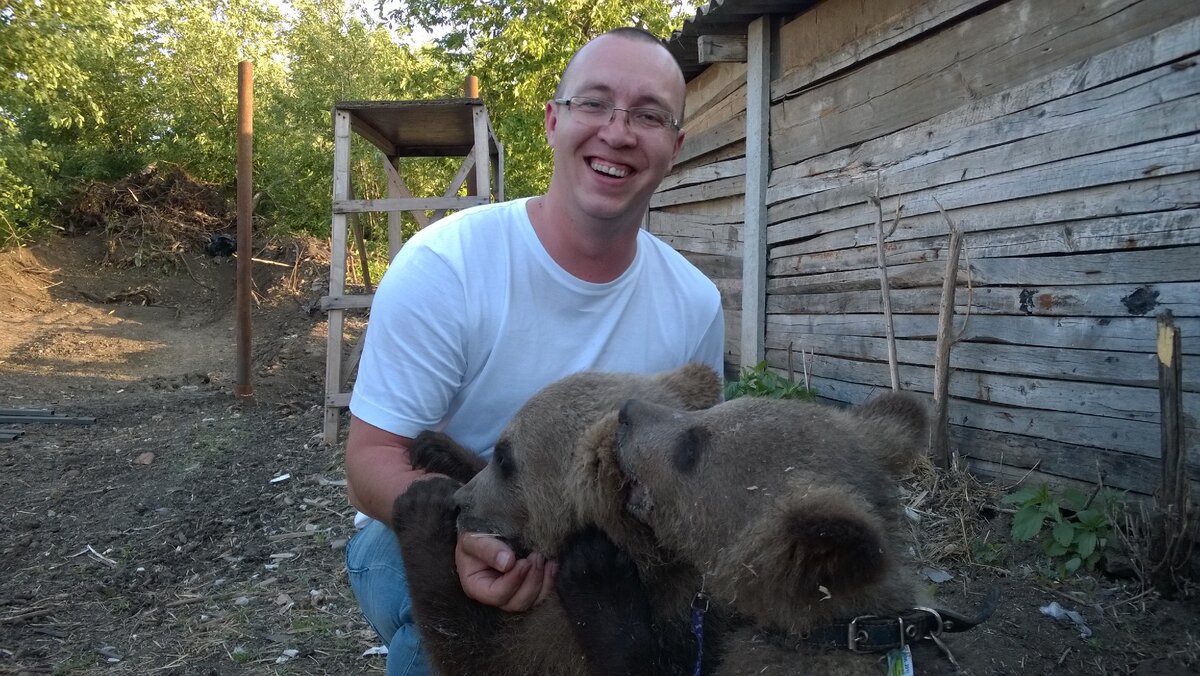 Кормление грозных, маленьких хищников.