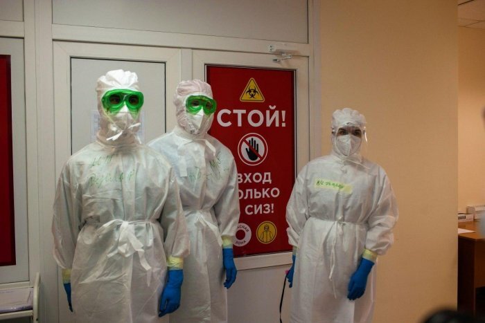 С ковидными больными контактировало очень много медиков 
