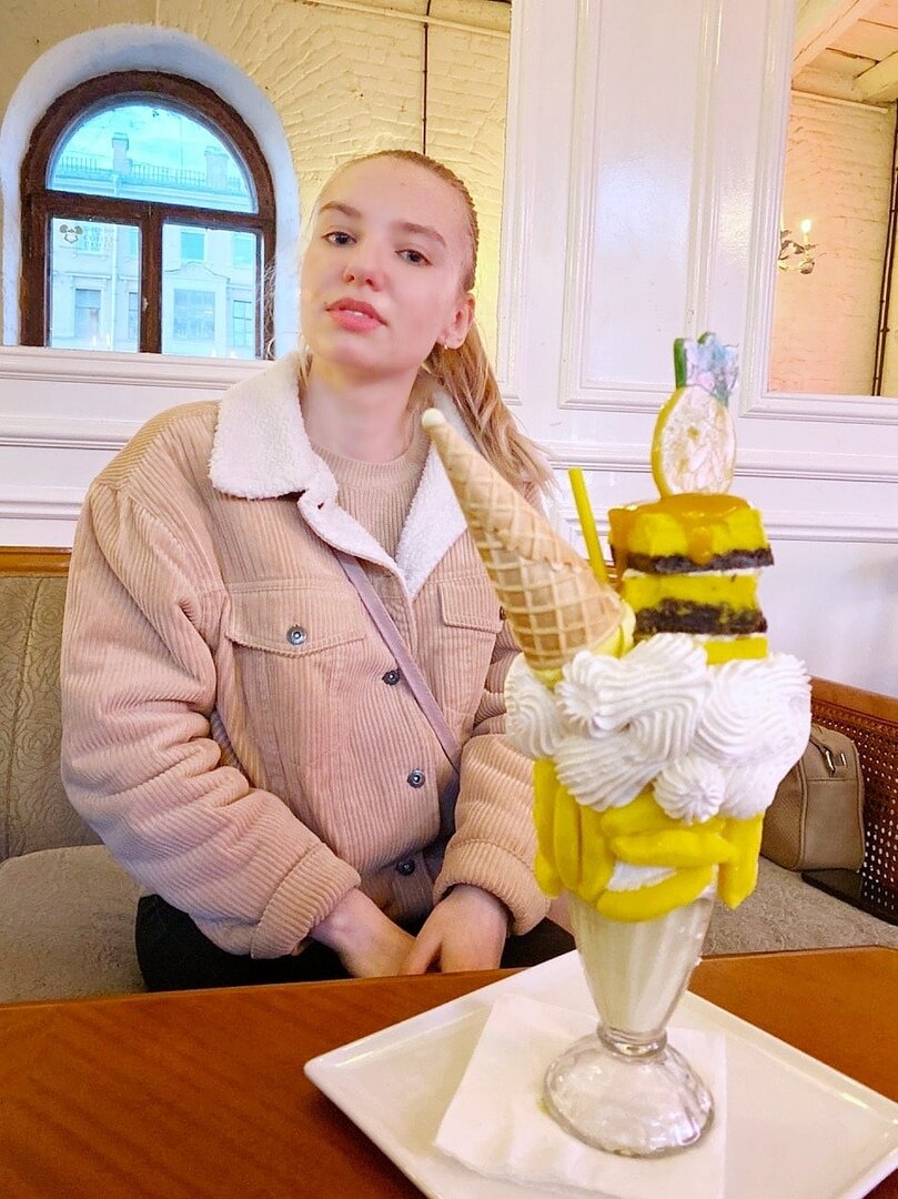 Я в кафе Mickey Monkeys