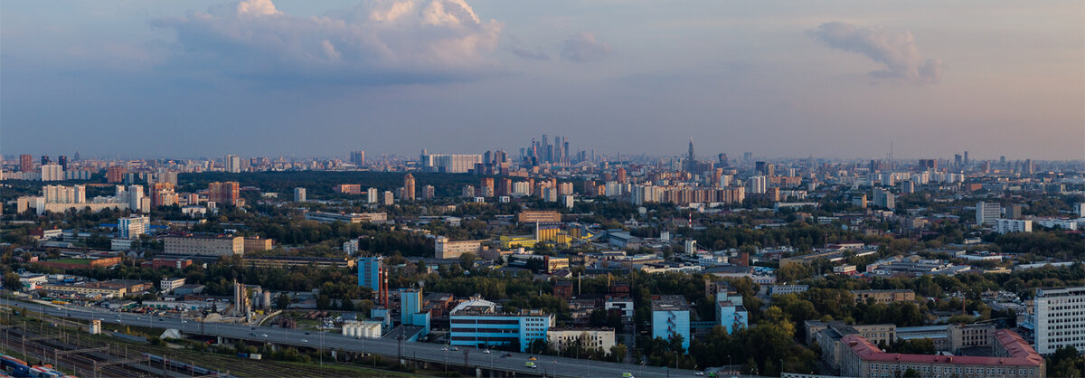 Вид из окна жилого комплекса Любовь и голуби