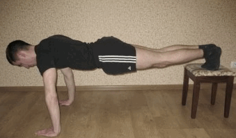 Суть упражнения состоит в том, чтобы расположить ноги выше уровня головы. 