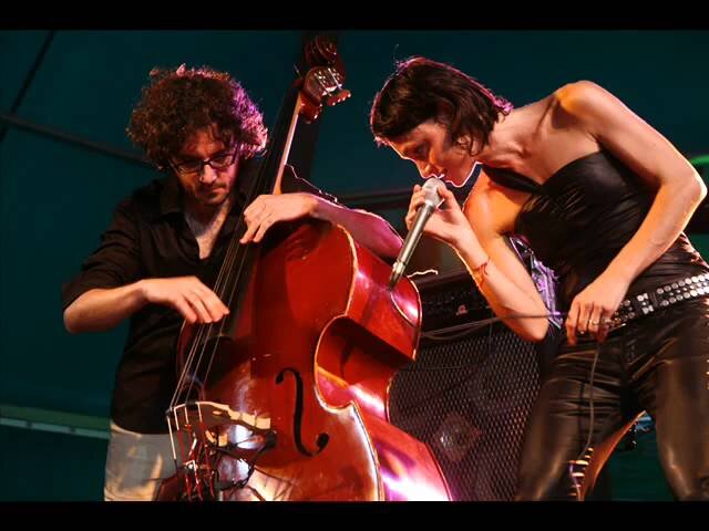 Фото отсюда: https://chordify.net/chords/musica-nuda-una-notte-disperata-testo-gregloss91