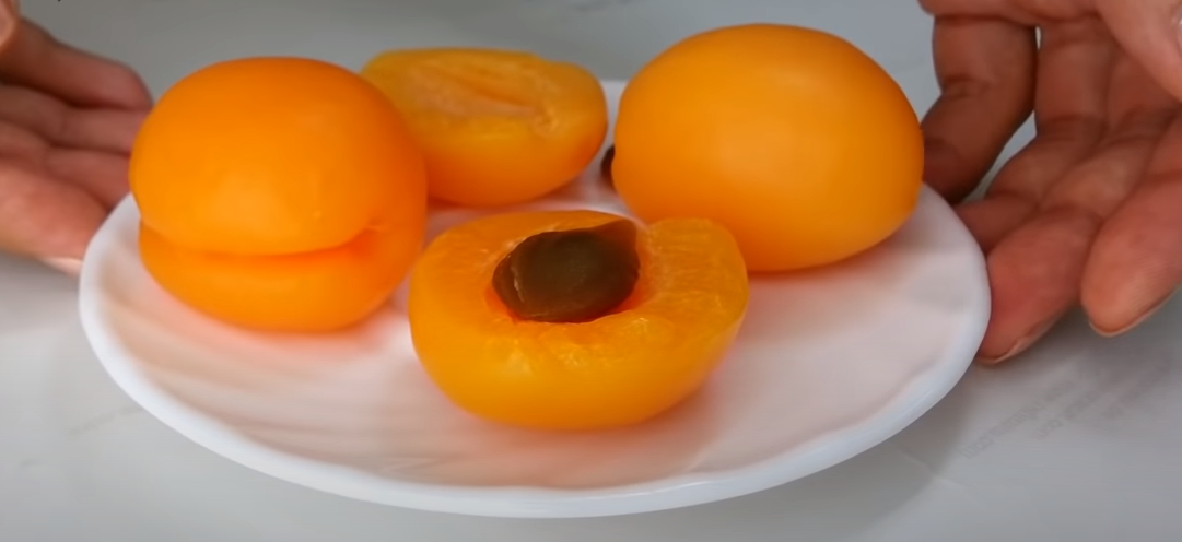 Мыло своими руками в форме абрикоса от канала "Мыльная фантазия".