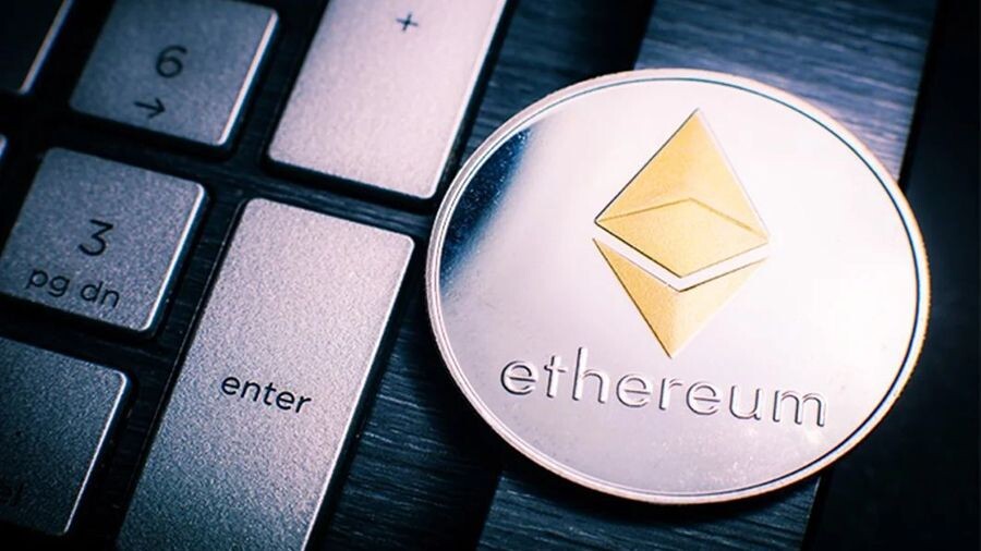 Крупнейший альткоин Ethereum продолжает терять позиции на рынке, стоимость альткоина во вторник, 3 ноября, снизилась $375. За последние сутки капитализация моменты сократилась до $42,5 млрд.