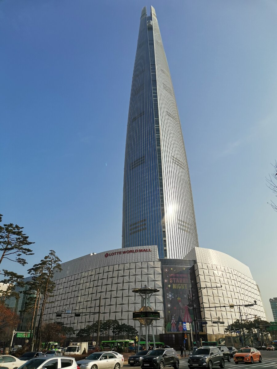 На Фото Lotte World Tower — 123-этажный сверхвысокий небоскрёб
