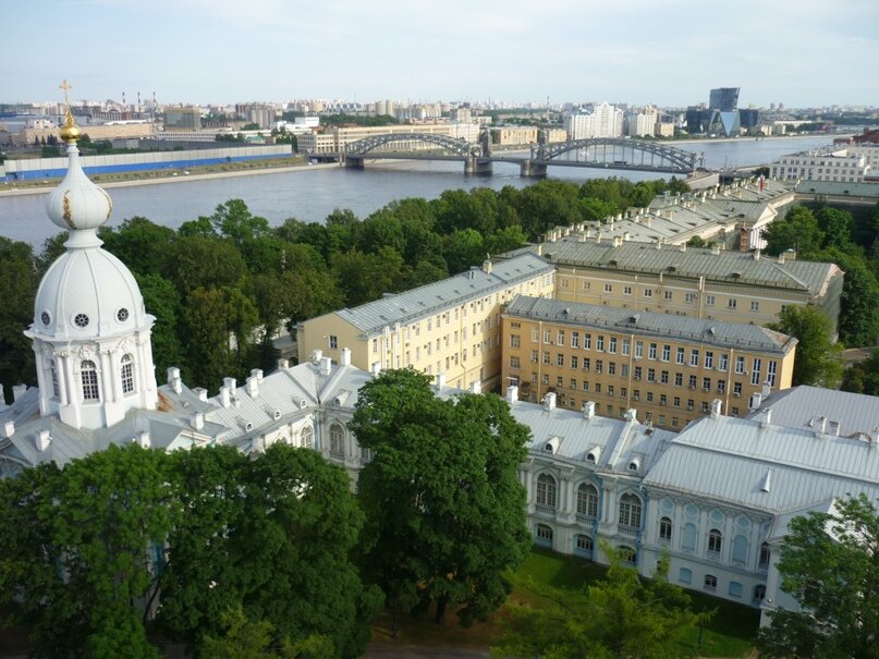 Вид на Малую Охту со звонницы Смольного собора