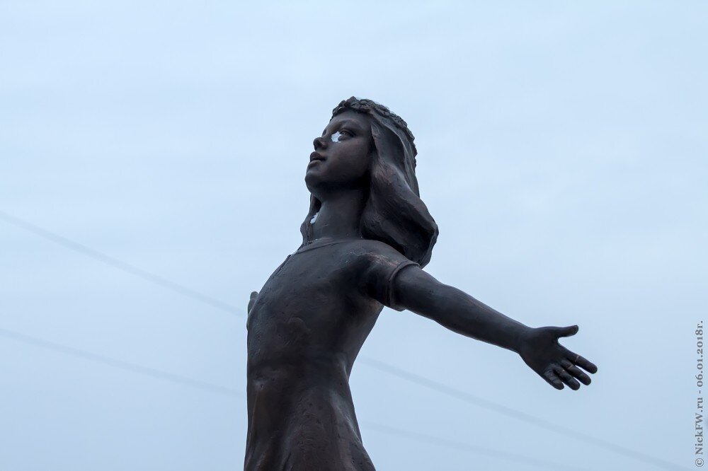 1. Скульптурная композиция "Радужное детство" © NickFW.ru - 06.01.2018г.